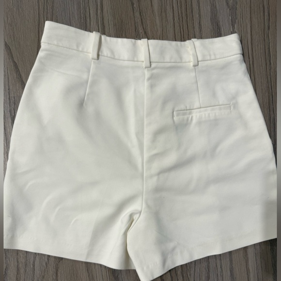 Elegant White High-waist Women's Shorts - Picture 5 of 11